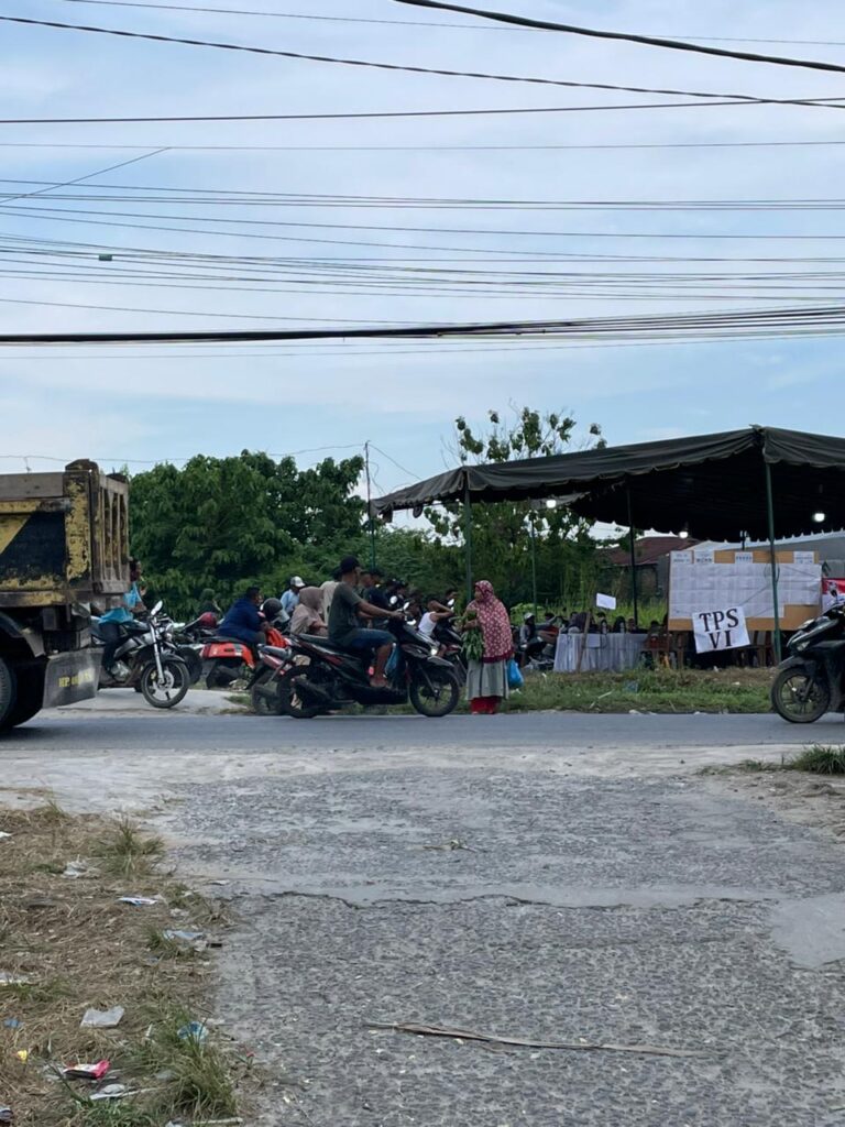 Warga Antusias Ikuti Pilkades di TPS VI Jl. Bandar Labuhan, Tanjung Morawa